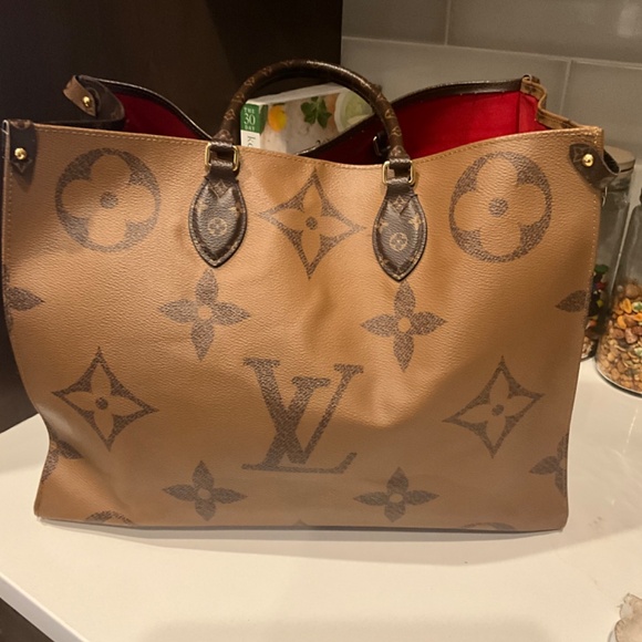 Louis Vuitton on the go tote largest size - Picture 6 of 8